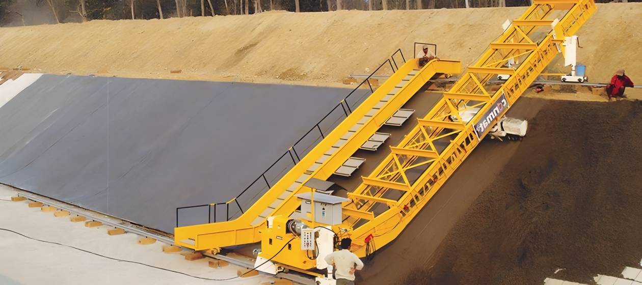 canal paving machine